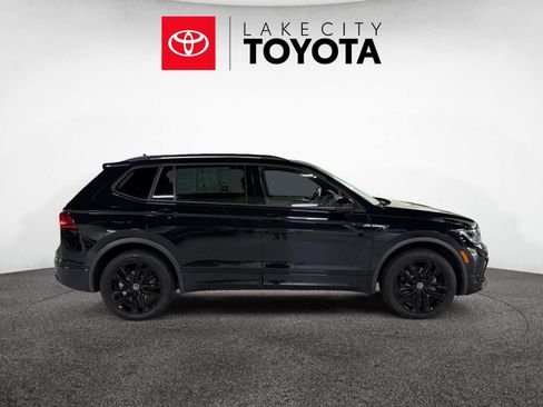 Used 2022 Volkswagen Tiguan SE R-Line image 9