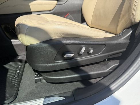 Used 2018 Cadillac XT5 Luxury w/ Driver Awareness Package AWD/4WD image 12