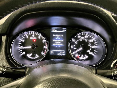 Used 2017 Nissan Rogue SV image 19