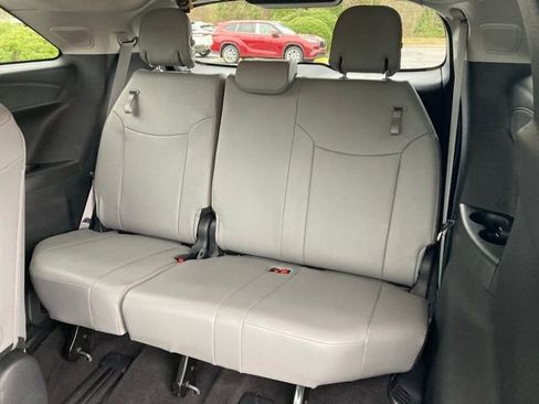 Used 2025 Toyota Sienna XLE w/ XLE Plus Package image 25