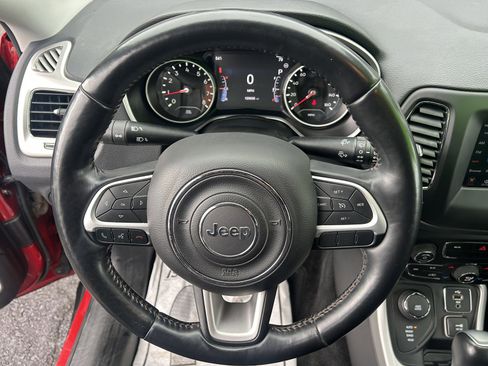 Used 2018 Jeep Compass Latitude w/ Popular Equipment Group AWD/4WD image 10