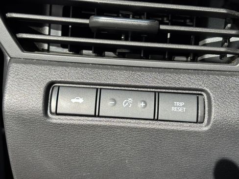 Used 2025 Nissan Altima 2.5 SV FWD image 19