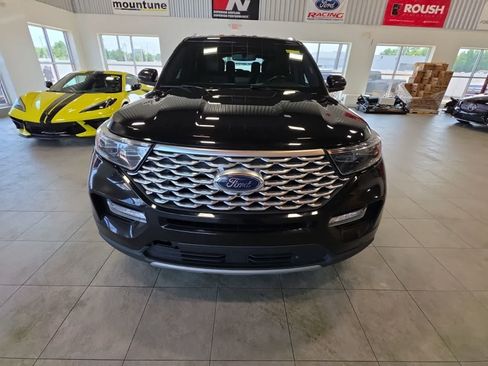 Used 2022 Ford Explorer Platinum w/ Equipment Group 601A AWD/4WD image 3