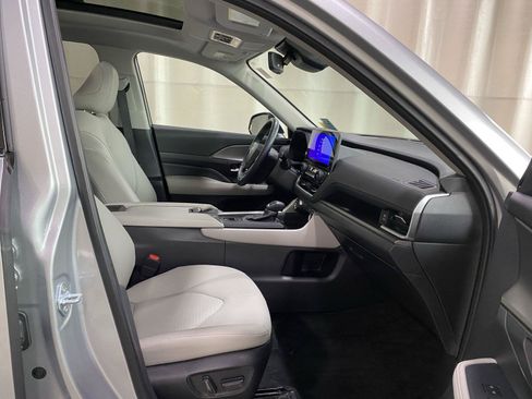 Certified 2025 Toyota Grand Highlander AWD Hybrid image 10