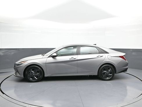 Certified 2023 Hyundai Elantra SEL w/ Preferred Accessory Package FWD image 9