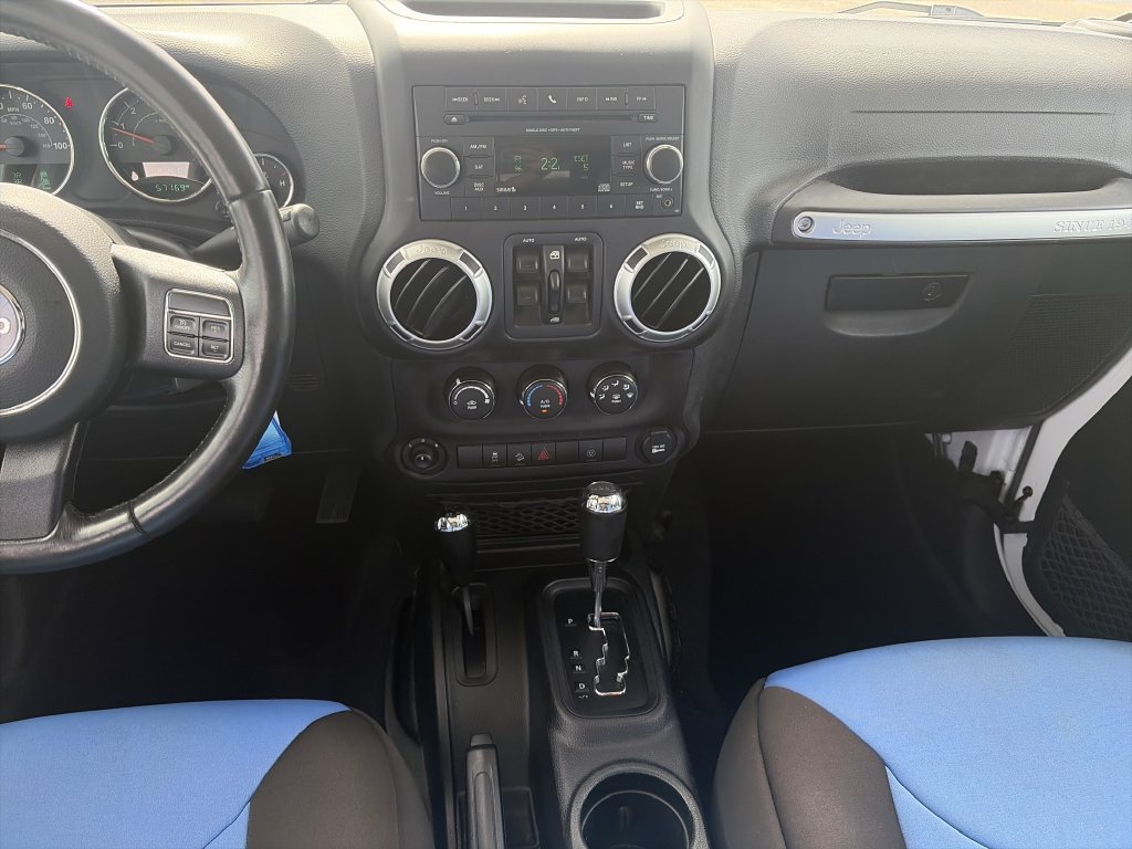 Used 2017 Jeep Wrangler Unlimited Sahara w/ Connectivity Group AWD/4WD image 15
