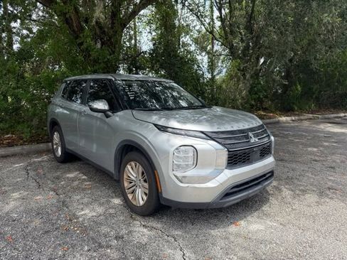 Used 2022 Mitsubishi Outlander ES FWD image 2