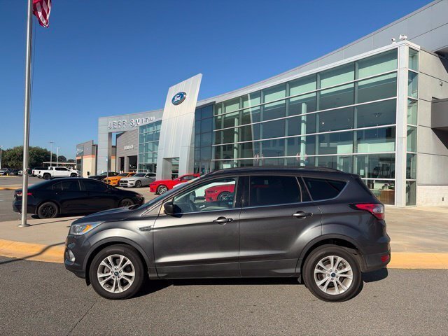Used 2017 Ford Escape SE w/ Equipment Group 201A FWD image 2