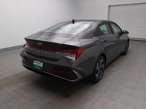 Used 2025 Hyundai Elantra SEL FWD image 9