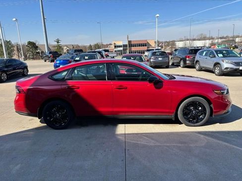 Certified 2025 Honda Accord SE image 4