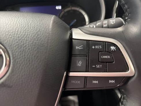 Used 2022 Toyota Highlander XLE image 10