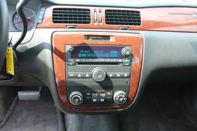 Used 2010 Chevrolet Impala LS FWD image 17