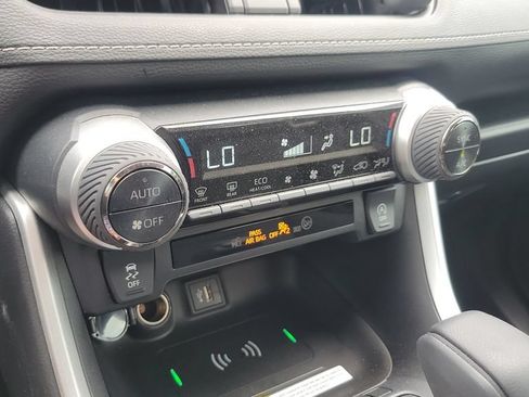 Certified 2025 Toyota RAV4 XLE w/ Convenience Package FWD image 24