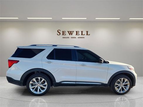 Used 2022 Ford Explorer Platinum w/ Equipment Group 601A image 4