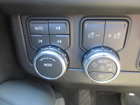 New 2026 GMC Yukon Elevation image 17