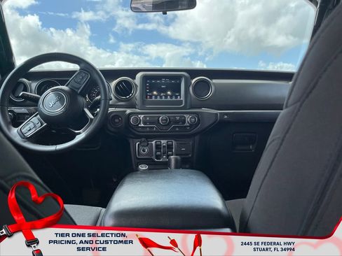 Used 2023 Jeep Gladiator Willys image 15