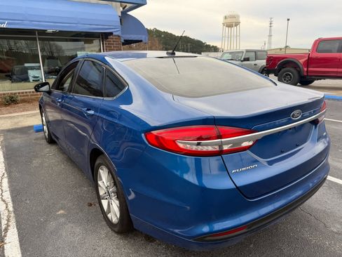Used 2017 Ford Fusion SE w/ Fusion SE Technology Package image 22
