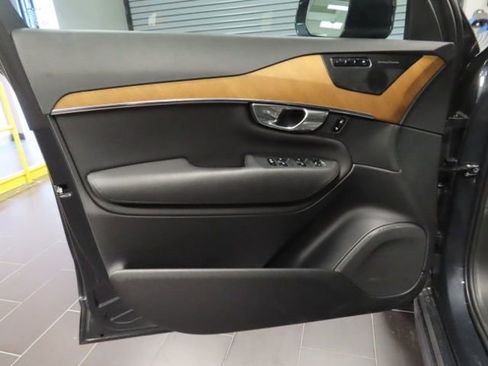 Used 2021 Volvo XC90 T6 Momentum w/ Protection Package Premier image 14