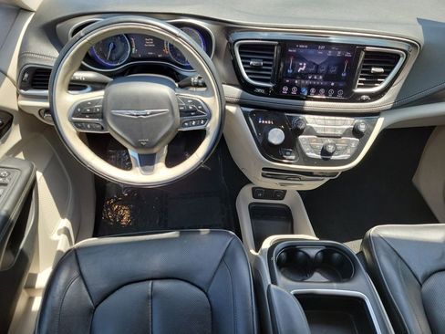 Used 2018 Chrysler Pacifica Limited w/ Advanced Safetytec Group FWD image 14