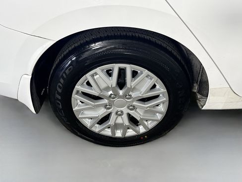 Used 2020 Nissan Versa S image 33