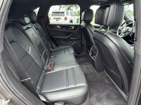 Used 2021 Porsche Cayenne E-Hybrid AWD/4WD image 38