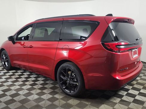 New 2026 Chrysler Pacifica Limited w/ S Appearance Package image 5