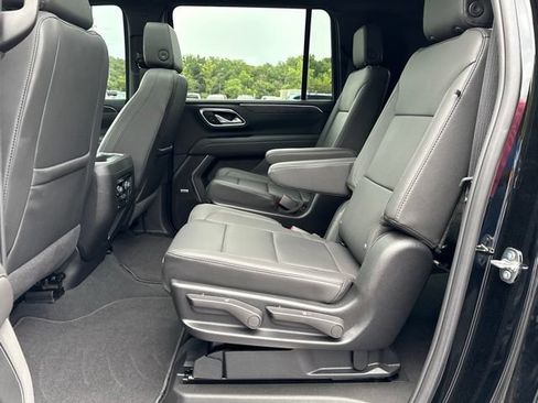 Used 2024 Chevrolet Suburban Z71 w/ Luxury Package AWD/4WD image 48