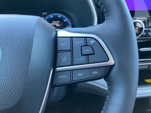 New 2026 Toyota Highlander Limited AWD/4WD image 9