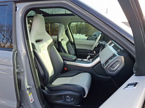 Used 2022 Land Rover Range Rover Sport SVR Carbon Edition image 3