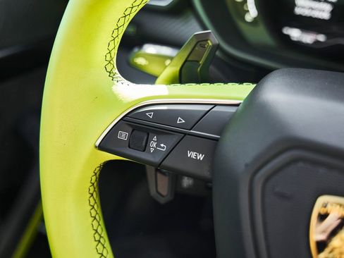 Used 2022 Lamborghini Urus AWD/4WD image 57