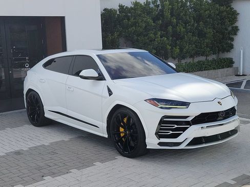 Used 2022 Lamborghini Urus AWD/4WD image 2