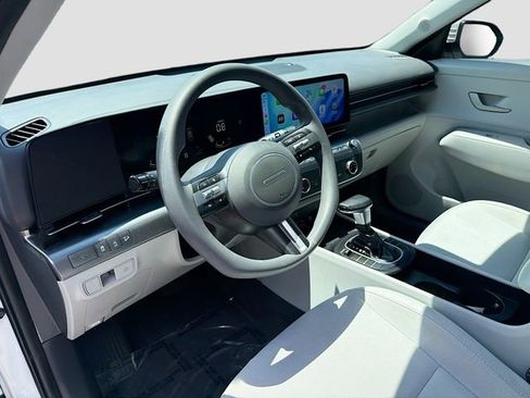 Certified 2025 Hyundai Kona SE FWD image 9