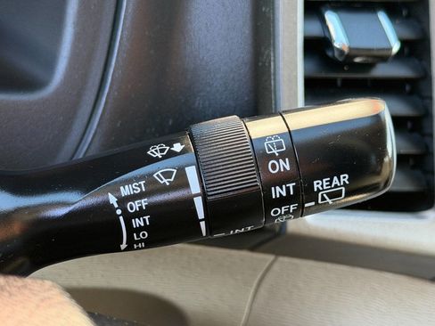 Used 2015 Toyota Venza LE image 36