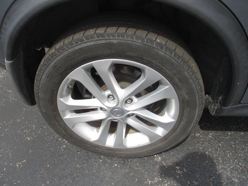 Used 2011 Nissan Juke S image 28