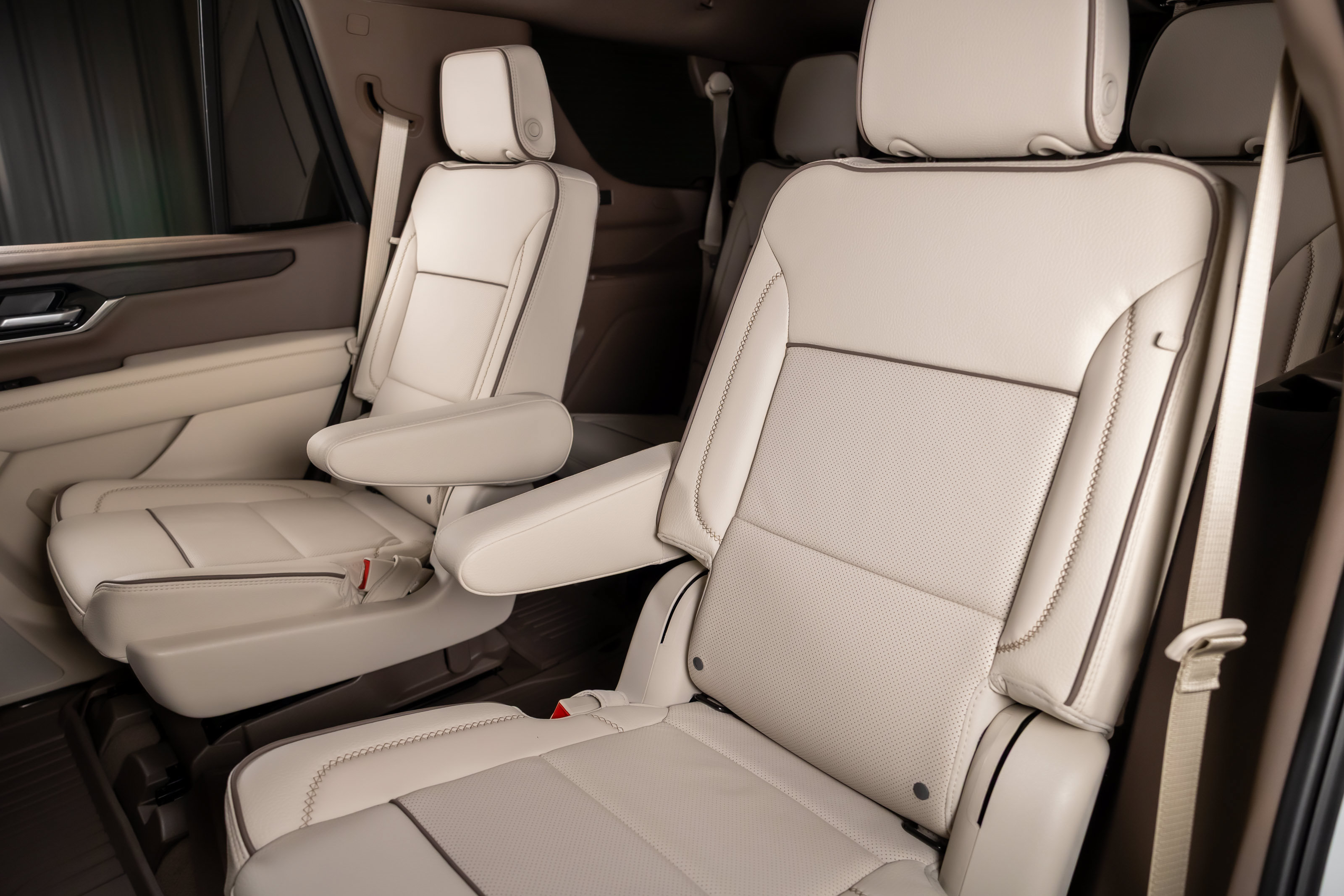 Used 2026 GMC Yukon Denali w/ Denali Reserve Package AWD/4WD image 24