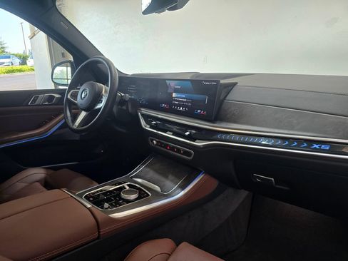 Used 2026 BMW X5 xDrive50e w/ M Sport Package AWD/4WD image 32