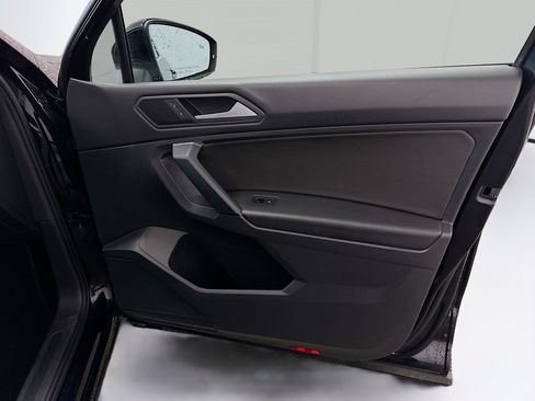 Used 2019 Volkswagen Tiguan SE image 32