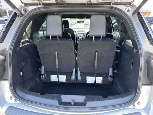 Used 2019 Ford Explorer XLT w/ Equipment Group 202A AWD/4WD image 8