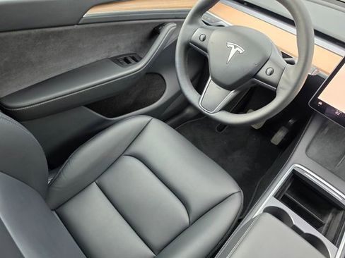 Used 2025 Tesla Model Y Long Range AWD/4WD image 32