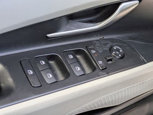 Certified 2025 Hyundai Elantra Limited image 27