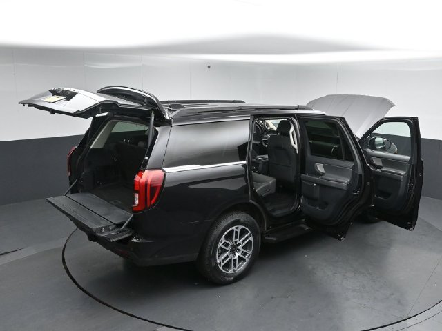 Certified 2025 Ford Expedition Active AWD/4WD image 60