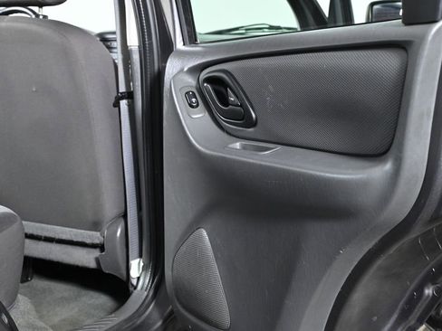 Used 2006 Ford Escape XLS image 23