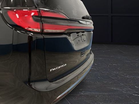 New 2026 Chrysler Pacifica Select image 35