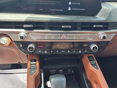 Used 2025 Kia Telluride AWD image 22