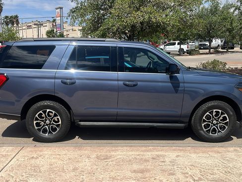 Used 2023 Ford Expedition XLT RWD image 9