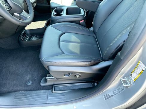 New 2026 Chrysler Pacifica Select image 19