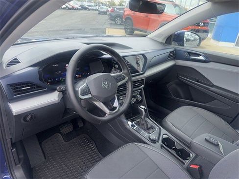 Used 2024 Volkswagen Taos SE w/ Panoramic Sunroof Package image 17