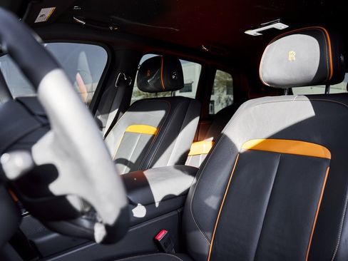 Used 2022 Rolls-Royce Cullinan Black Badge w/ Dark Exterior Package image 46