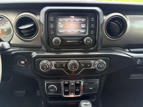 Used 2019 Jeep Wrangler Unlimited Sport S AWD/4WD image 17