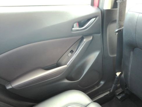 Used 2018 MAZDA MAZDA3 Touring FWD image 27